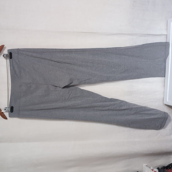 Danskin Light Grey Stretch Straight Leg Yoga Pants SIze Small - Picture 4 of 4